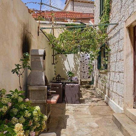 Just A Step To The Old City Gates Dubrovnik Exterior foto